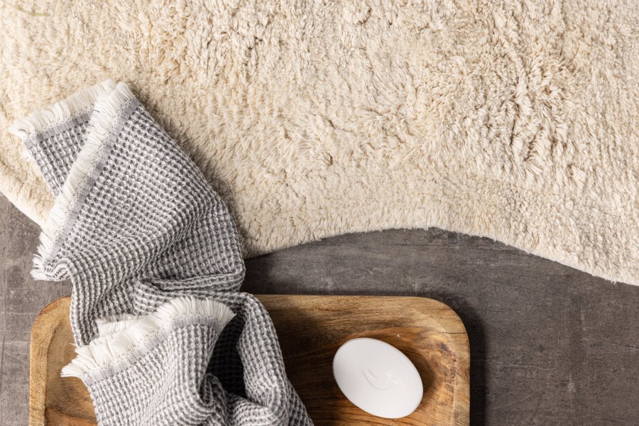 VENTURE DESIGN Elvis gulvtppe, oval - offwhite bomuld m. stofunderlag (60x85)