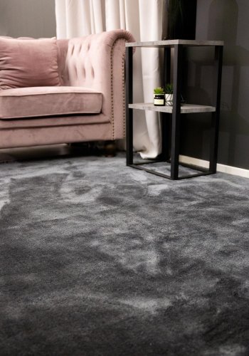 VENTURE DESIGN Undra teppe - mrkegr viskose (250x350) 