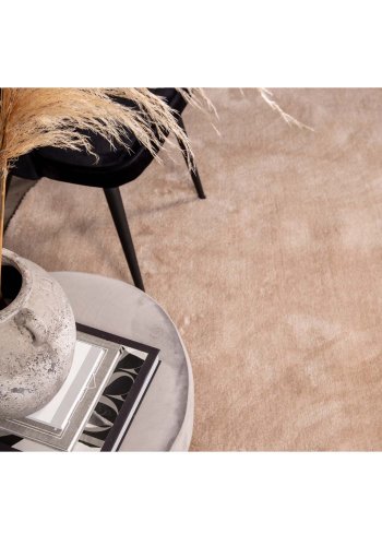 VENTURE DESIGN Velvet Deluxe spisebordsstol, med armlener - sort velour og sort metall