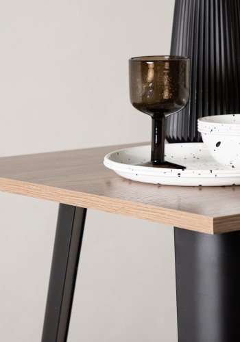 VENTURE DESIGN Tempe barbord, med fotsttte, firkantet - valntt MDF og svart stl (60x60)