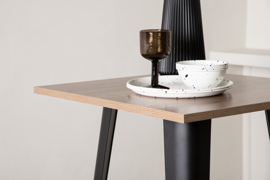 VENTURE DESIGN Tempe barbord, med fotsttte, firkantet - valntt MDF og svart stl (60x60)