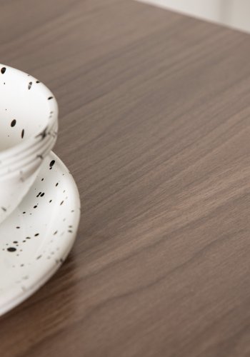 VENTURE DESIGN Tempe barbord, med fotsttte, firkantet - valntt MDF og svart stl (60x60)