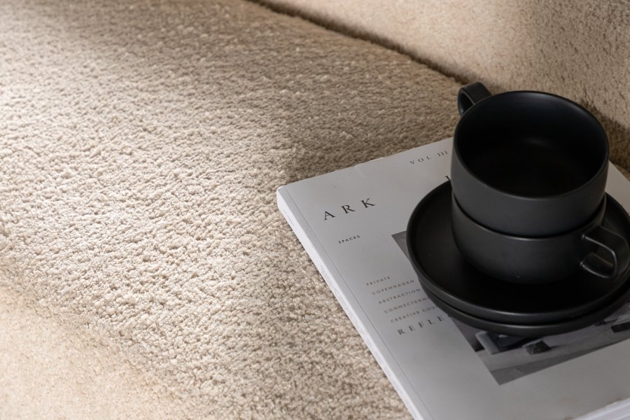 VENTURE DESIGN Pocatello 2-seters sofa - hvitt boucléstoff