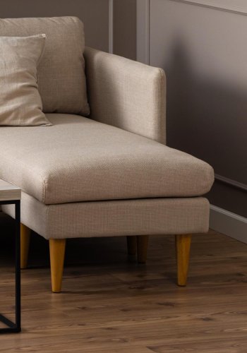 ACT NORDIC Milly 2-Sitzer-Sofa mit Chaiselongue, wendbar – beiger Stoff und Naturkautschukholz