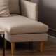 ACT NORDIC Milly 2-Sitzer-Sofa mit Chaiselongue, wendbar – beiger Stoff und Naturkautschukholz