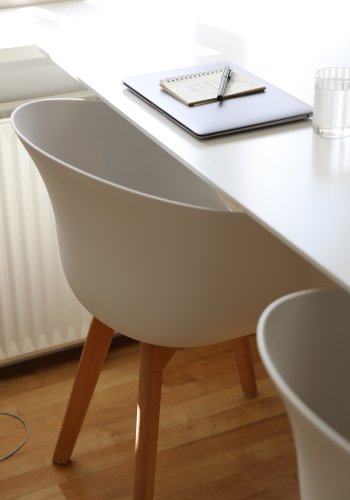 NORDLYS Alborg spisebordsstol, m. armln - hvid polypropylen og natur tr