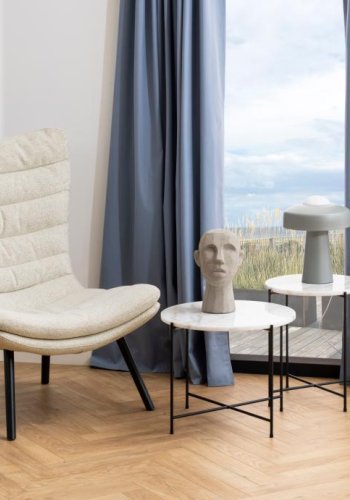 ACT NORDIC Avila Beistelltisch, rund – weißer Guangxi-Marmor und schwarzer Stahl (52)