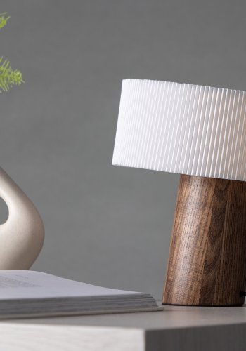 VENTURE DESIGN Branäs 20cm bordlampe - hvit papirorigami og valntt