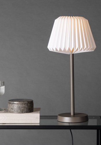 VENTURE DESIGN Tanddalen bordlampe - hvitt papir og moccastl