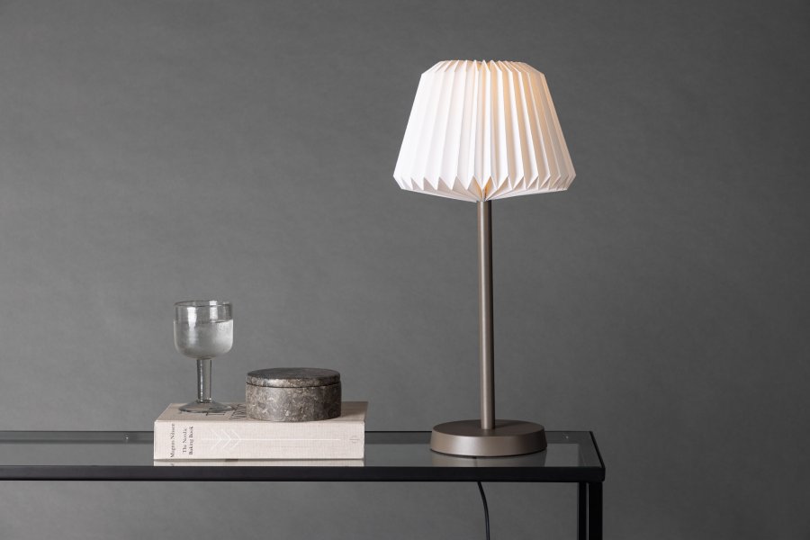VENTURE DESIGN Tanddalen bordlampe - hvitt papir og moccastl