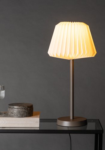 VENTURE DESIGN Tanddalen bordlampe - hvitt papir og moccastl