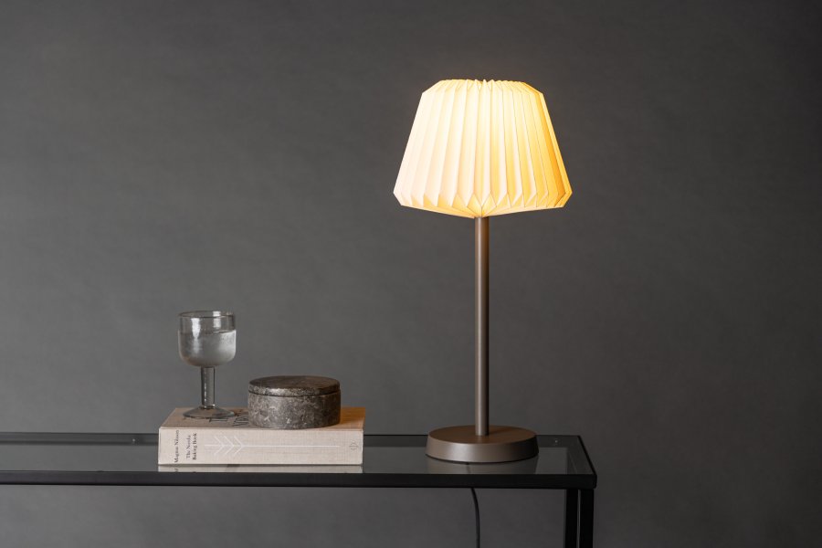 VENTURE DESIGN Tanddalen bordlampe - hvitt papir og moccastl