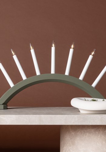 VENTURE DESIGN Kebnekaise bordlampe - hvit og grnn furu (55cm)