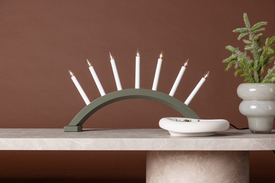 VENTURE DESIGN Kebnekaise bordlampe - hvit og grnn furu (55cm)