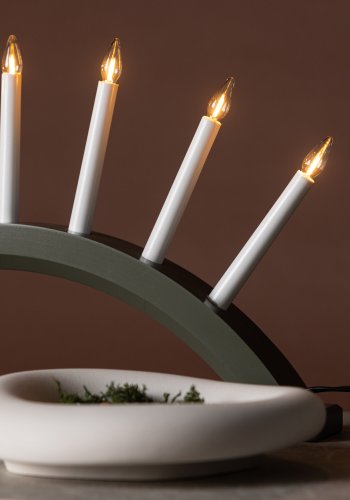 VENTURE DESIGN Kebnekaise bordlampe - hvit og grnn furu (55cm)