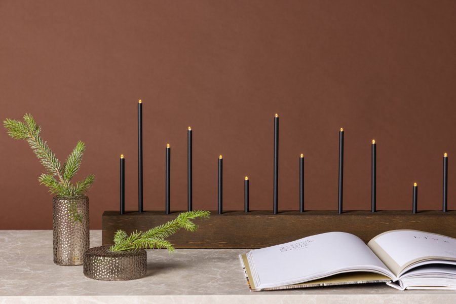 VENTURE DESIGN Kungsberget bordlampe - valnttfarget MDF og sort stl