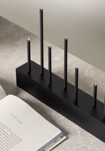 VENTURE DESIGN Kungsberget bordlampe - svart MDF og sort stl (77cm)