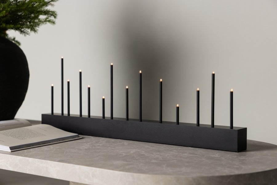 VENTURE DESIGN Kungsberget bordlampe - svart MDF og sort stl (77cm)