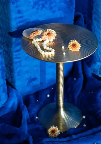 BOLD MNKEY Hypnotizing Rundt sidebord, rundt - gull aluminium (37)