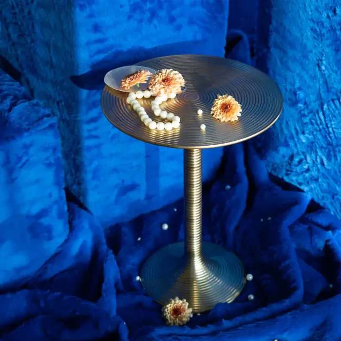 BOLD MNKEY Hypnotizing Rundt sidebord, rundt - gull aluminium (37)