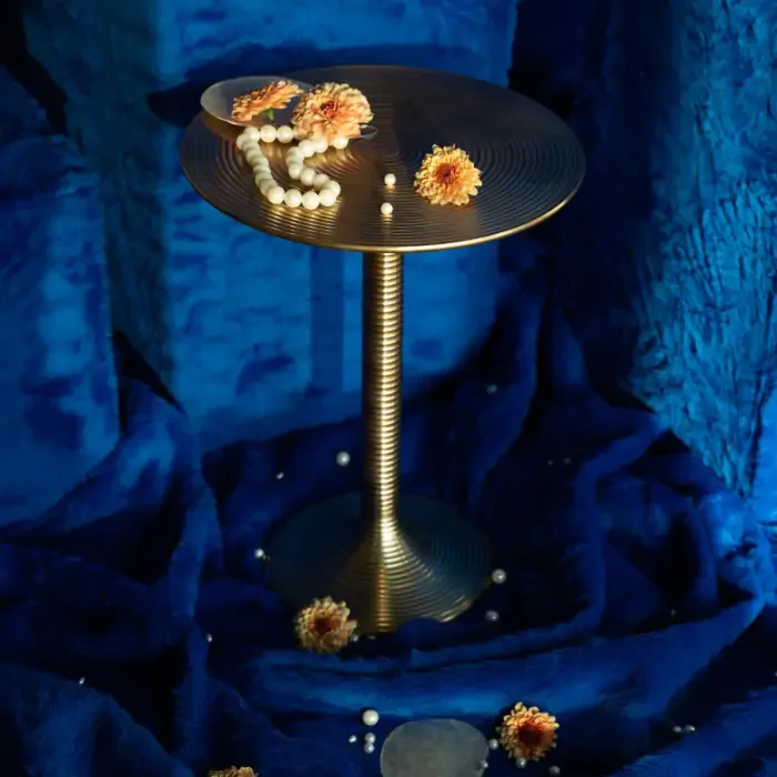 BOLD MNKEY Hypnotizing Rundt sidebord, rundt - gull aluminium (37)