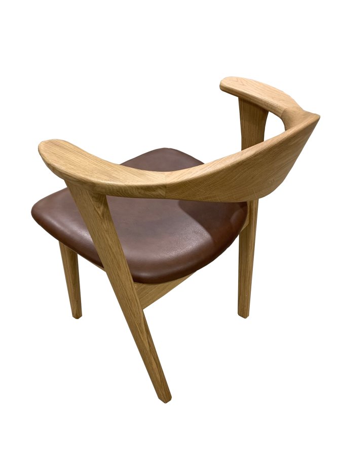 Designer-Esszimmerstuhl mit Armlehnen – dunkelbraunes Leder und massive Natur-Eiche