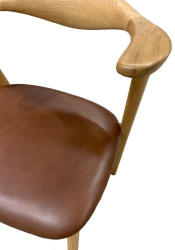 Designer-Esszimmerstuhl mit Armlehnen – dunkelbraunes Leder und massive Natur-Eiche