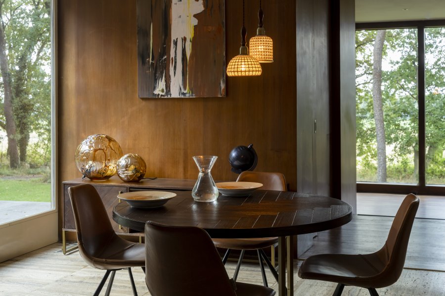 DUTCHBONE Class Esstisch, Fischgrätmuster, rund – braunes Akazienholz und goldener Stahl (120)