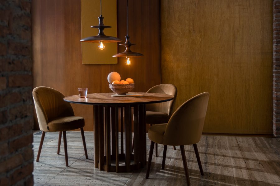 DUTCHBONE Barlet Esstisch, rund – braunes Walnussfurnier und braunes Gummibaumholz (120)