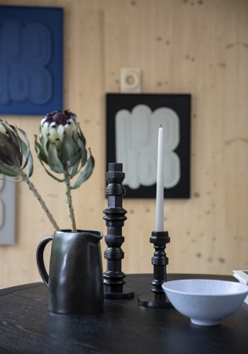 ZUIVER Storm spisebord, rundt - svart ask finér og gummitre (128)