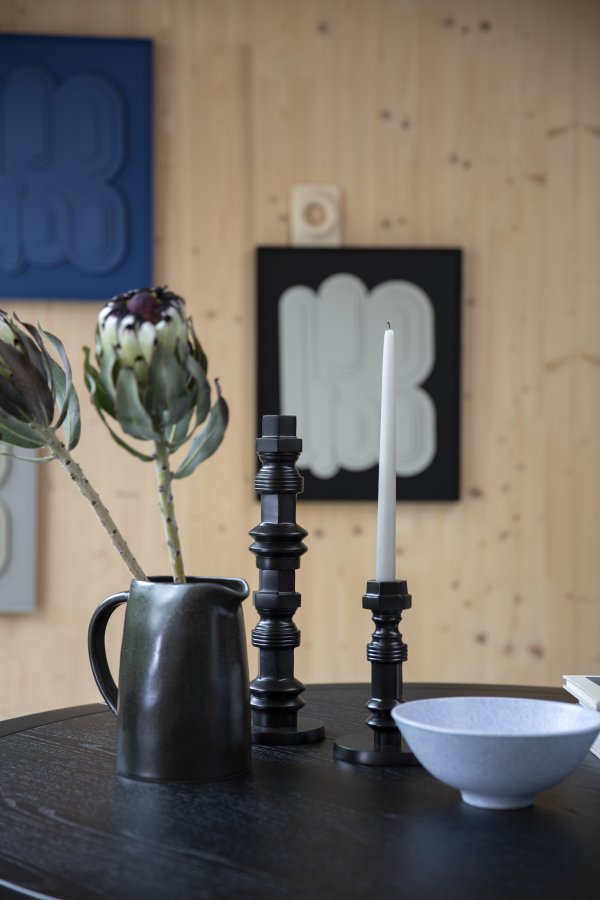 ZUIVER Storm spisebord, rundt - svart ask finér og gummitre (128)