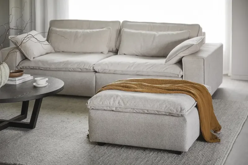 ROWICO Rawlins fotskammel, firkantet - beige stoff (91x91)