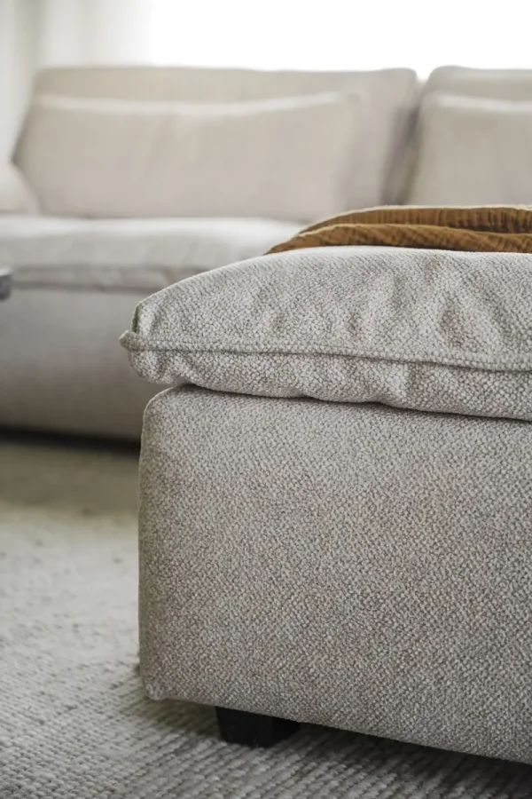 ROWICO Rawlins fotskammel, firkantet - beige stoff (91x91)