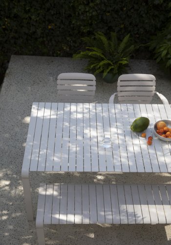 ZUIVER Vondel hagebord, rektangulrt - leirehvit aluminium (214x97)