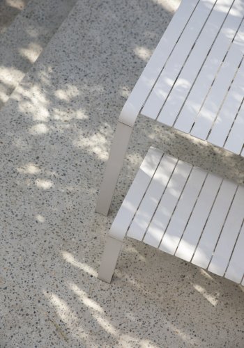 ZUIVER Vondel hagebord, rektangulrt - leirehvit aluminium (214x97)