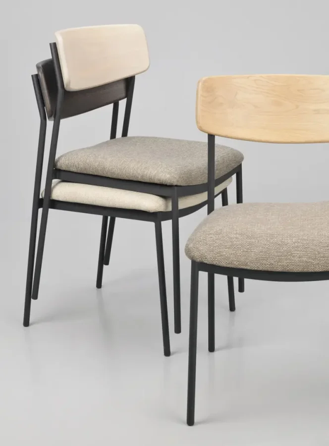 ROWICO Maymont spisestuestol, stablebar - mrk beige stoff, hvitpigmentert eik og sort metall