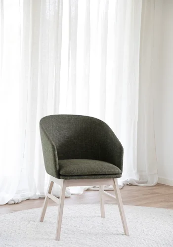 ROWICO Windham lnestol, m. armln - grn polyester og hvidpigmenteret egetr