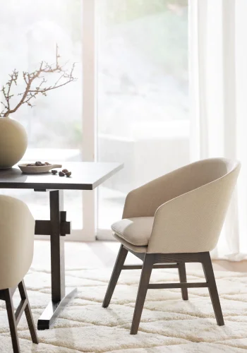 ROWICO Windham lnestol, m. armln - beige polyester og brun egetr