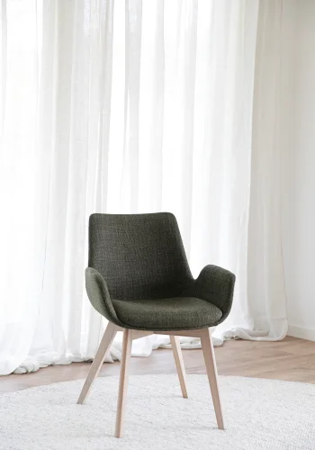 ROWICO Drimsdale lenestol, med armlener - grnn polyester og hvitpigmentert eik