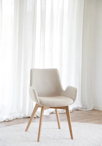 ROWICO Drimsdale lenestol, m. armlener - beige polyester og naturlig eik