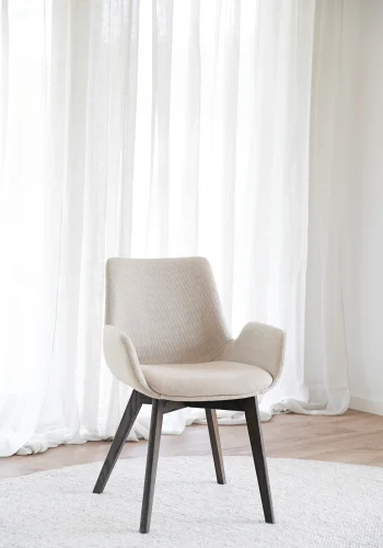 ROWICO Drimsdale lenestol, med armlener - beige polyester og brun eik