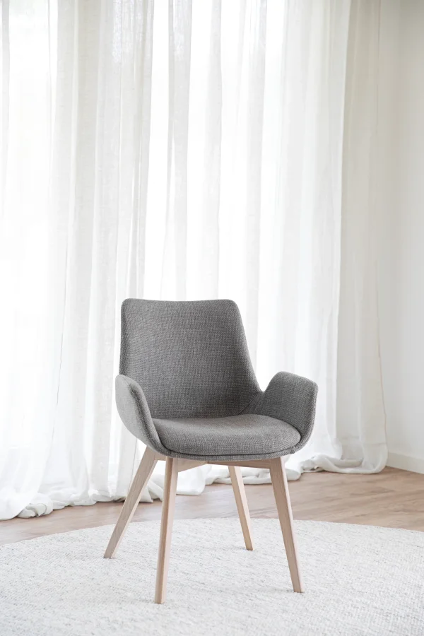 ROWICO Drimsdale lenestol, m. armlener - gr polyester og hvitpigmentert eik