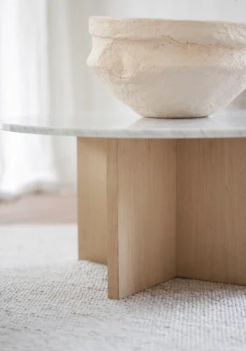 ROWICO Brooksville sofabord, rund - hvid marmor og hvidpigmenteret egefinér (90)