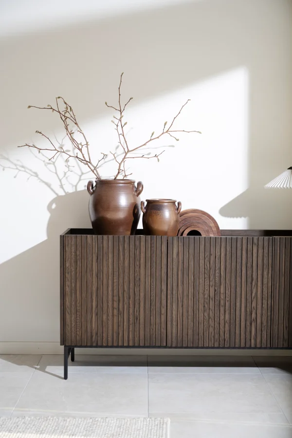 ROWICO Halifax skjenk, m. 3 drer og 3 hyller - brun eikefiner og sort metall