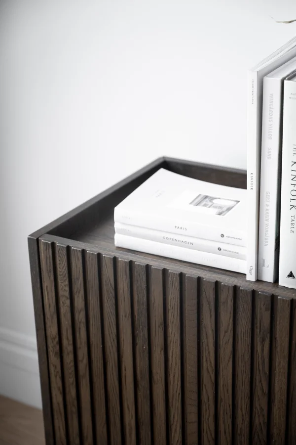 ROWICO Halifax skjenk, m. 3 drer og 3 hyller - brun eikefiner og sort metall