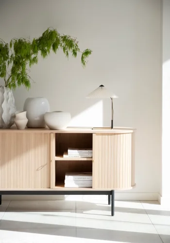 ROWICO Haddington skjenk, m. 2 skyvedrer og 2 hyller - hvitpigmentert eikefiner og sort metall 