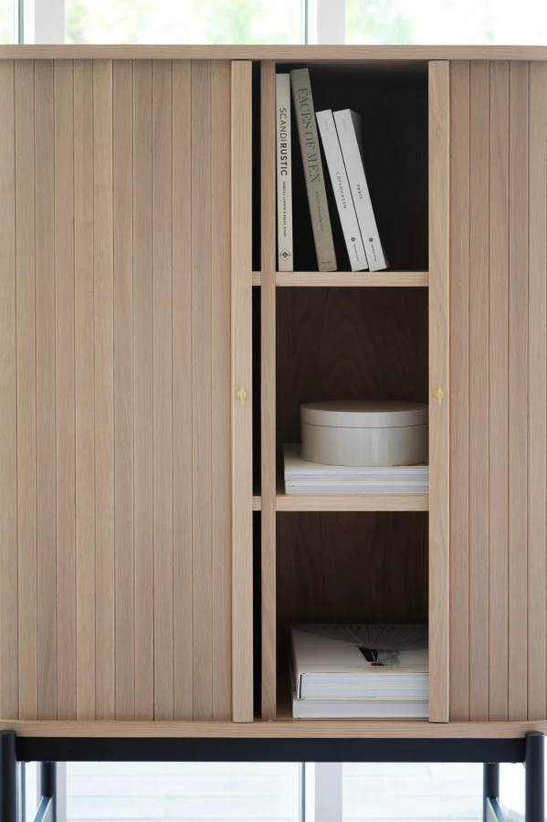 ROWICO Haddington skap, m. 2 skyvedrer og 4 hyller - hvitpigmentert eikefiner og sort metall