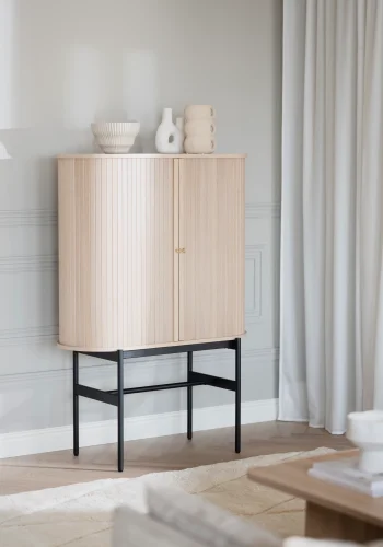 ROWICO Haddington skap, m. 2 skyvedrer og 4 hyller - hvitpigmentert eikefiner og sort metall