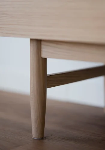 ROWICO Moresby TV-bord, m. 3 drer - hvitpigmentert eikefiner og eik (135x40)