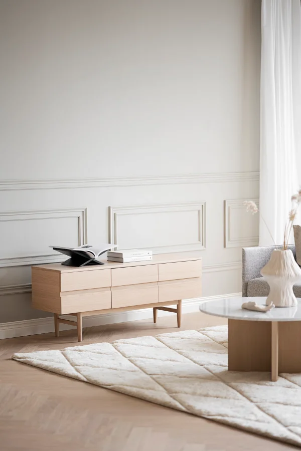 ROWICO Moresby TV-bord, m. 3 drer - hvitpigmentert eikefiner og eik (135x40)